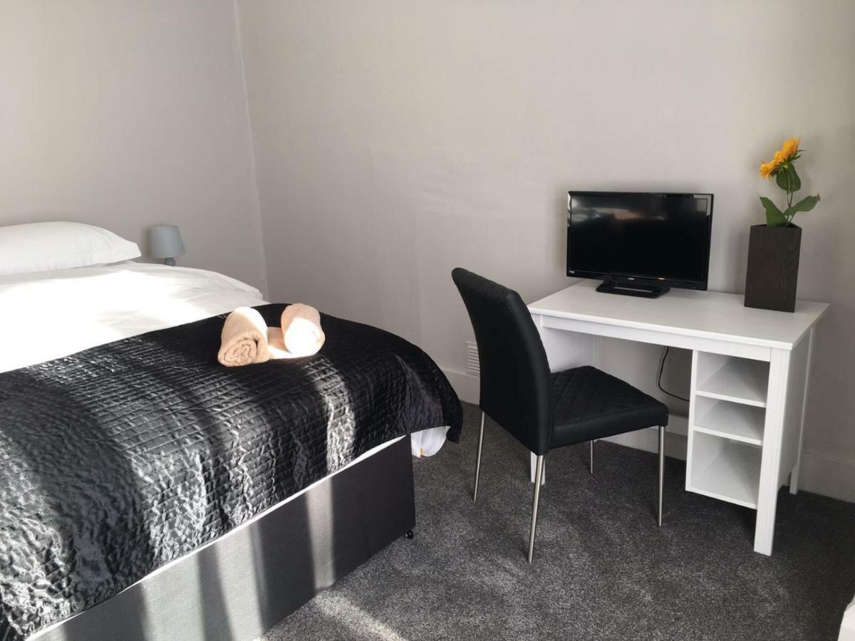 @33 Fab Townhouse Villa Holyhead Bagian luar foto